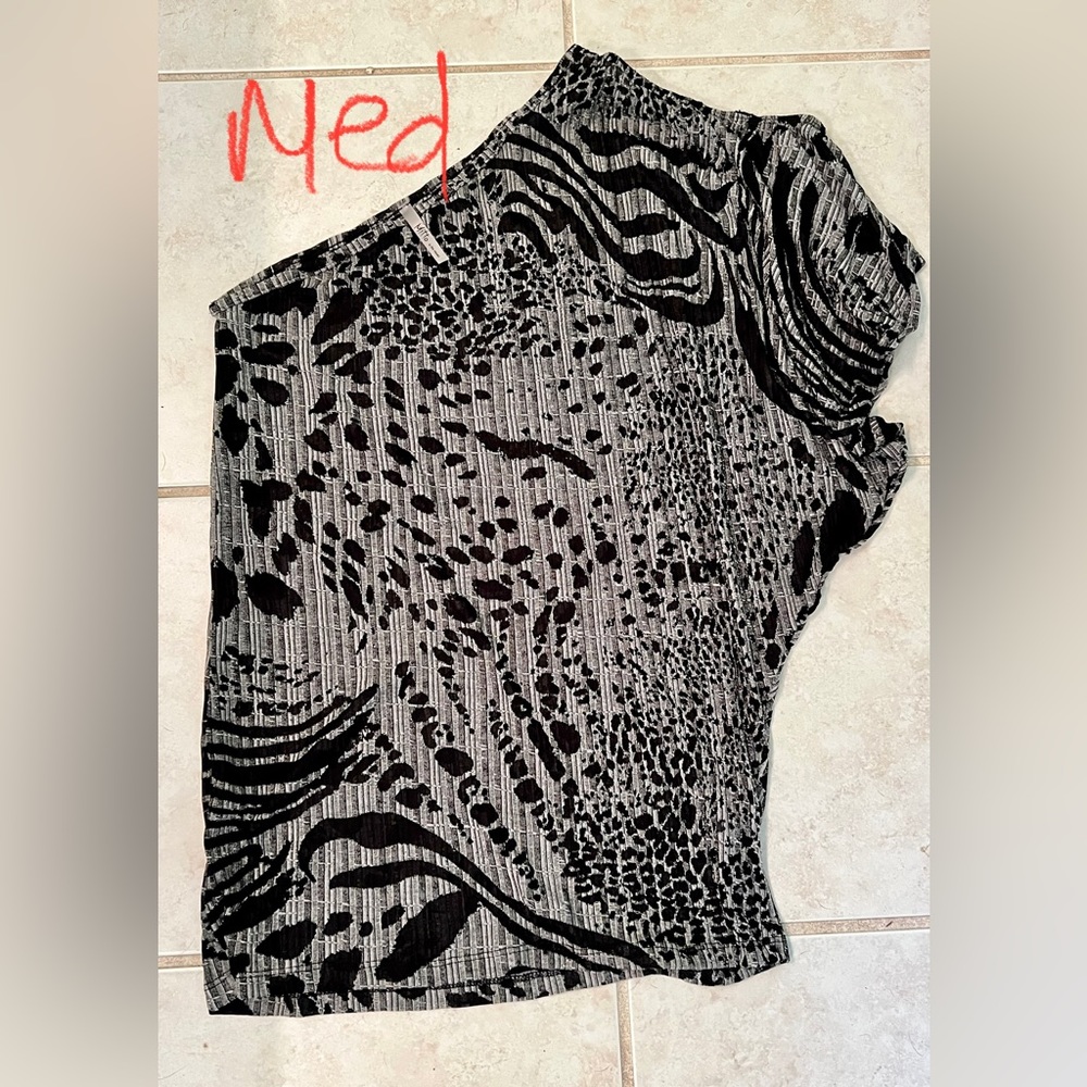 One shoulder top